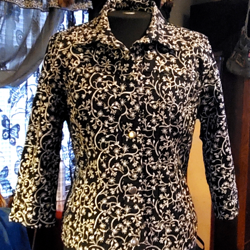 CROFT & BARROW, BLACK JACKET WITH WHITE SHIMMERY EMBROIDERY, 100% COTTON, SIZE L